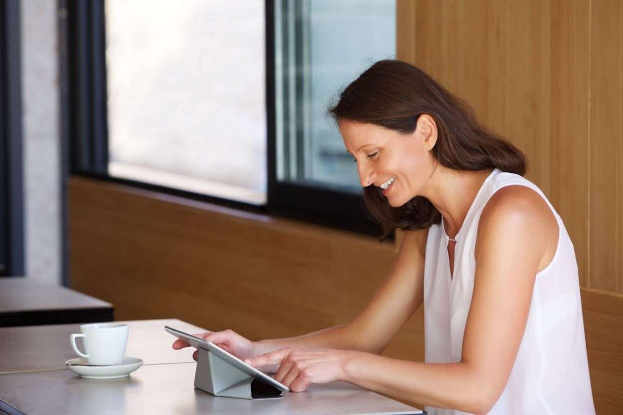 How Protecting Freelancers Could Boost The U.S. Economy woman-with-tablet-a-coffee-shop