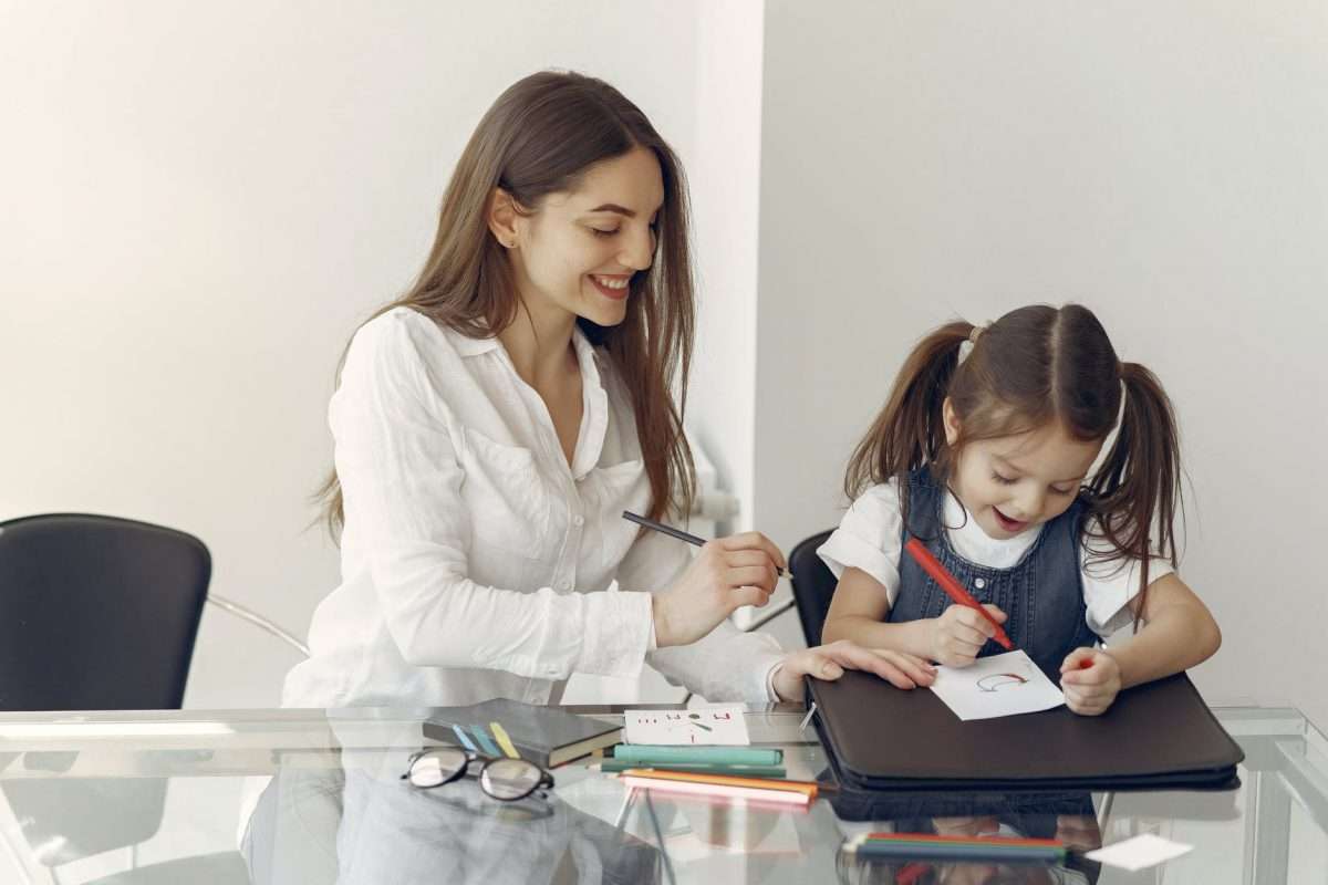 Is a home tutor an employee or independent contractor? young woman tutoring little girl in office