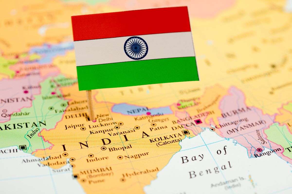 India High Court held that an independent contractor does not come under the ambit of an employee