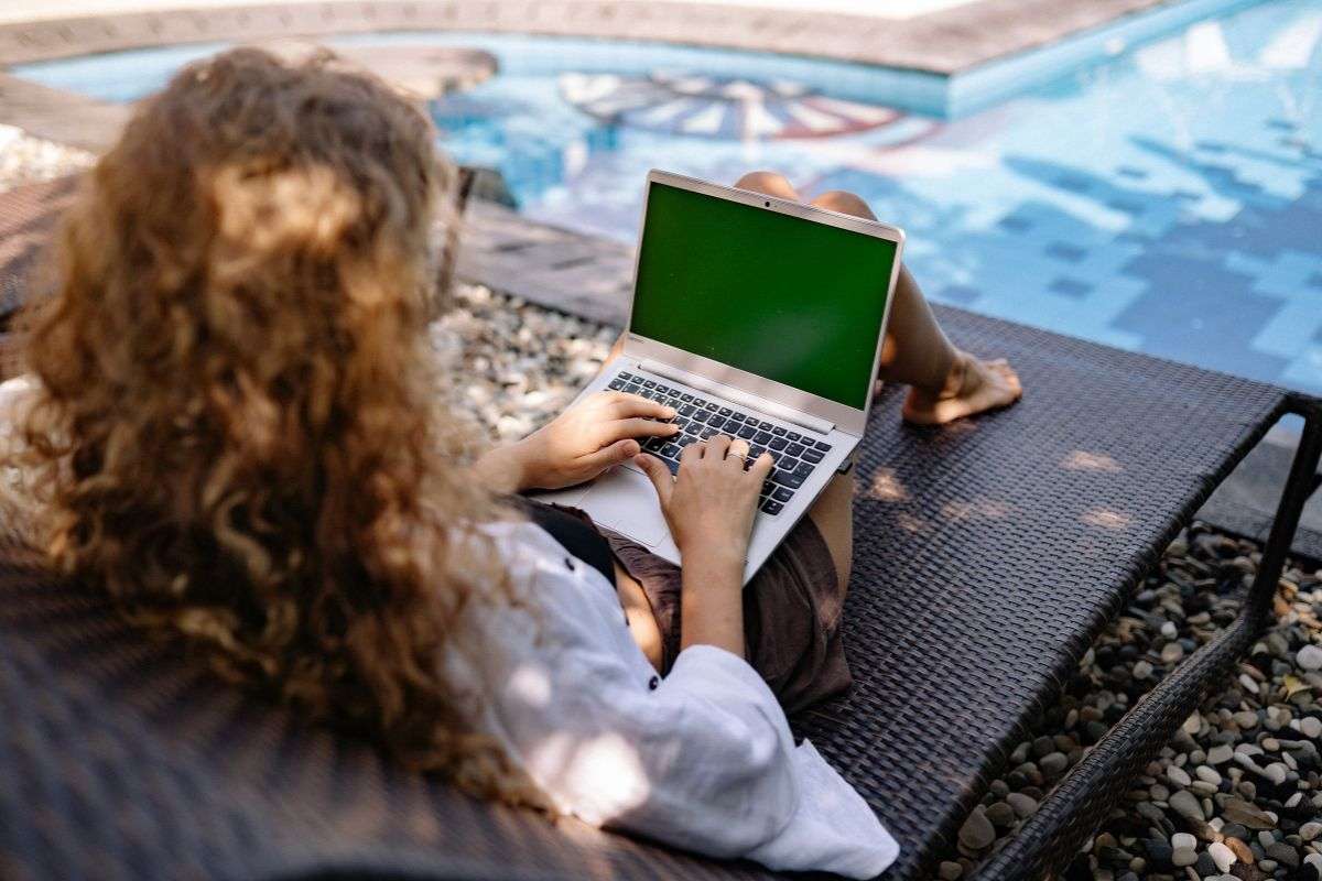 New Survey Finds 1 in 10 US Workers are Digital Nomads: Social Contract and Policy Response are Needed by Regulators and Corporations Alike